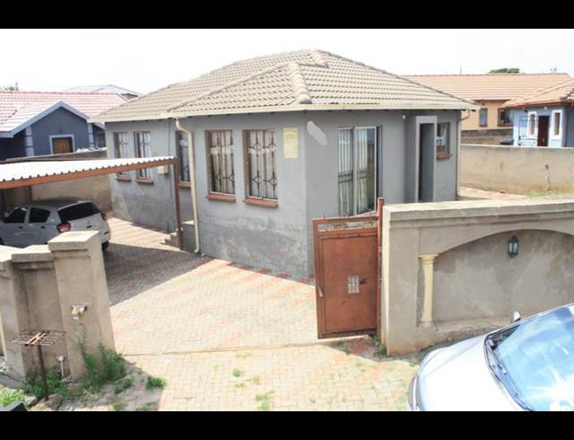 3 BEDROOM HOUSE FOR SALE IN CLAYVILLE